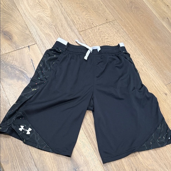 Under Armour Black Performance Shorts - Picture 1 of 3